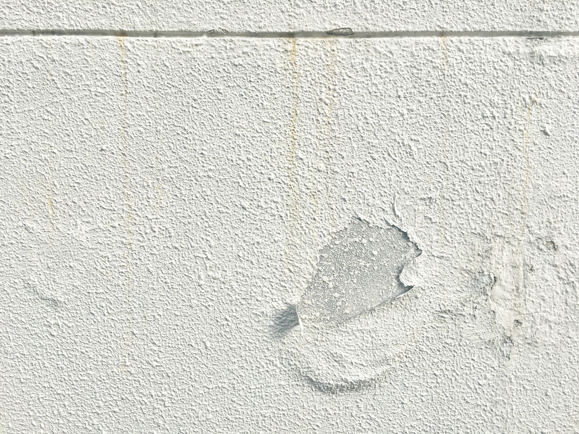 外壁塗装の浮き・剥がれの原因と補修費用