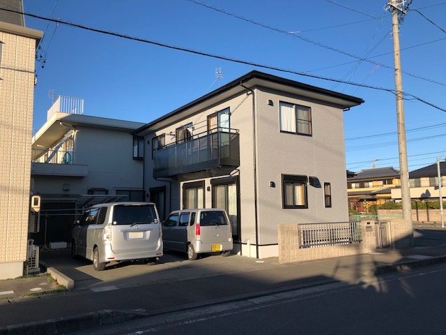 外壁と屋根の塗装が完了したT様邸