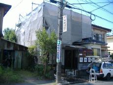 足場の仮設後。