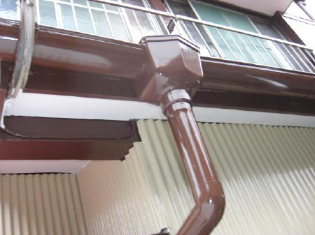 塗装後の雨樋集水器。