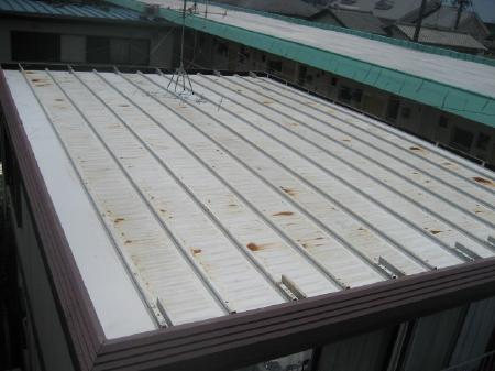 錆が見られた鋼板屋根。