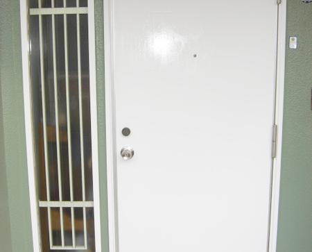 施工後の玄関ドア。