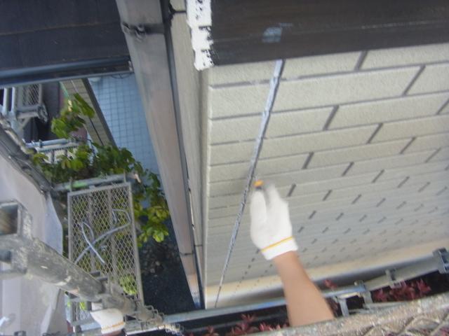 古いシーリングを撤去します。