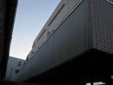 建物側面の外壁。