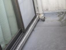 外部通路の床。