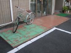 建物入口の床面。