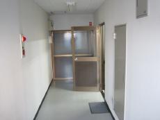 建物内部の共用通路。