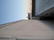 建物側面の庇。