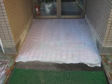 建物入口の床全体。