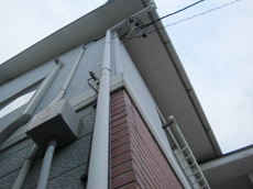 施工前の外壁と軒まわり。
