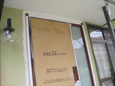 サッシまわりの施工。