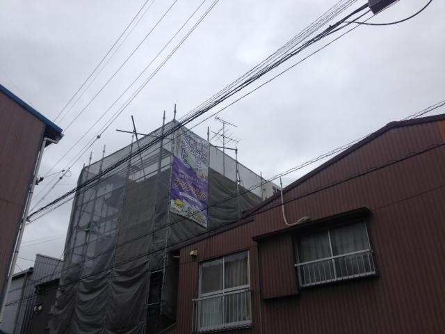 足場を設置しました。