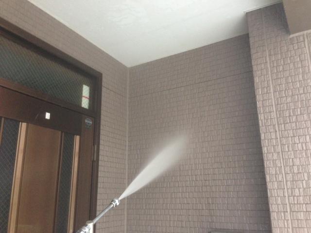 外壁も高圧洗浄します。