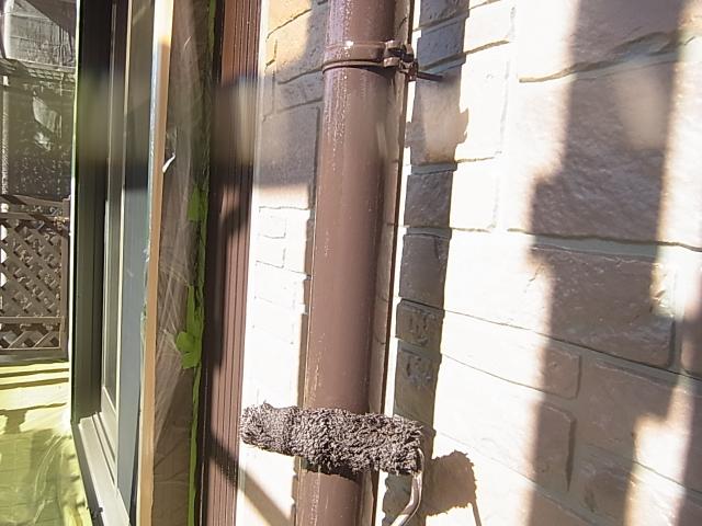 雨樋の中塗り・上塗り。