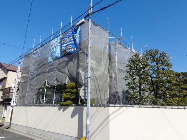 塗装後、足場解体前の外観。