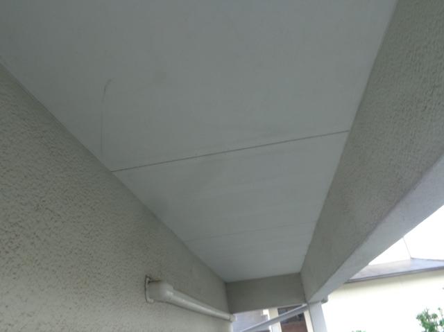 施工前の軒天です。