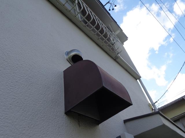 換気フードに錆が目立っていました。