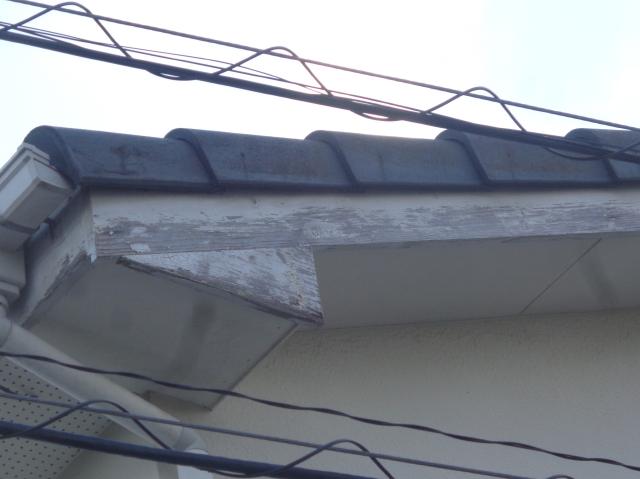 傷みが見られた破風です。