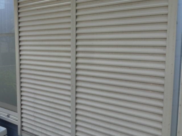 戸袋は錆などの対策が必要な状態でした。