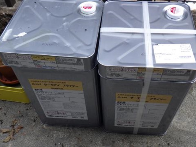 屋根の下塗りに使用したサーモアイプライマー。