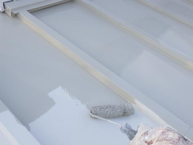 屋根の下塗り2回目。