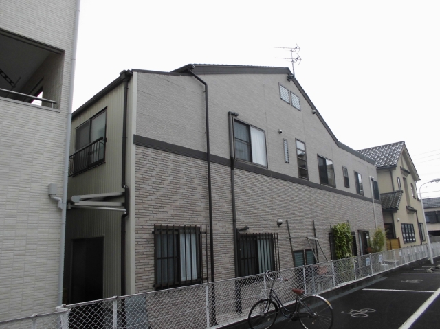 施工対象となった外壁一面と屋根。
