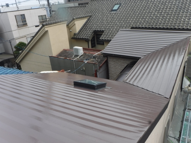 屋根の上塗り後。