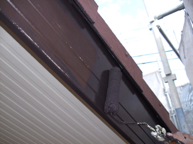 破風にフッ素樹脂塗料を塗布しました。