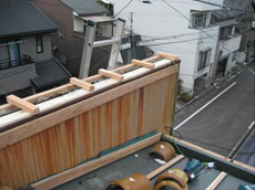 既存の笠木を撤去した状態。