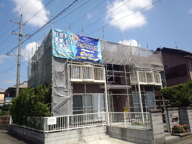 施工用足場の設置。