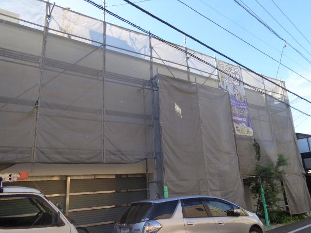 ケレンで錆を落とします。