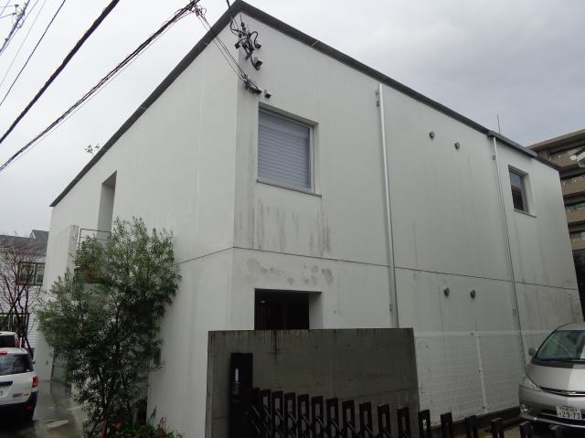 中塗りから使用する塗料。