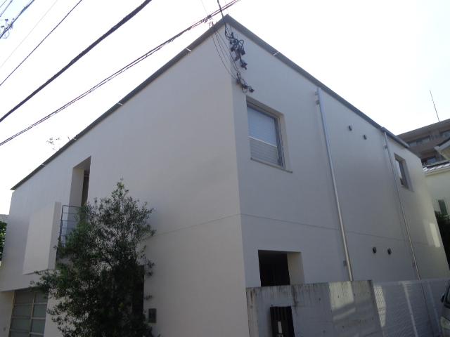 屋根の上塗り。