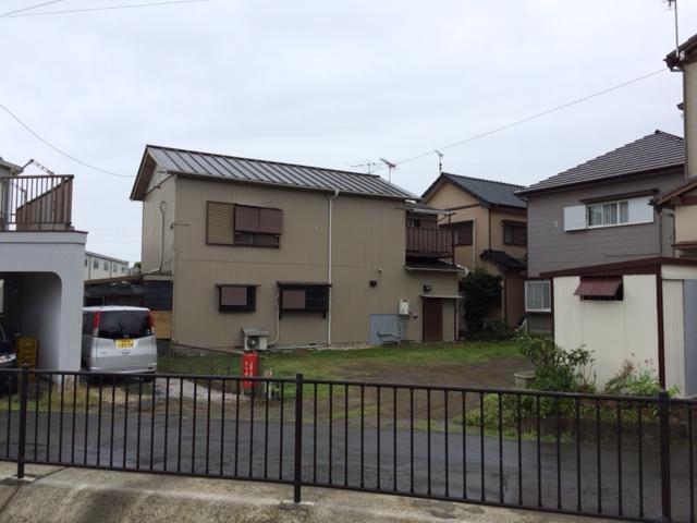 屋根と外壁一面の塗装後。