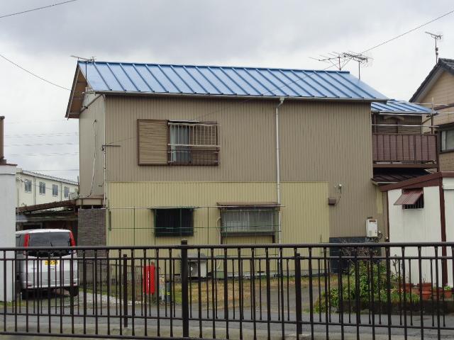 施工対象の屋根と外壁。