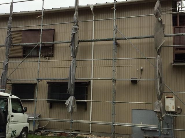 塗装を終え、足場解体前の状態。