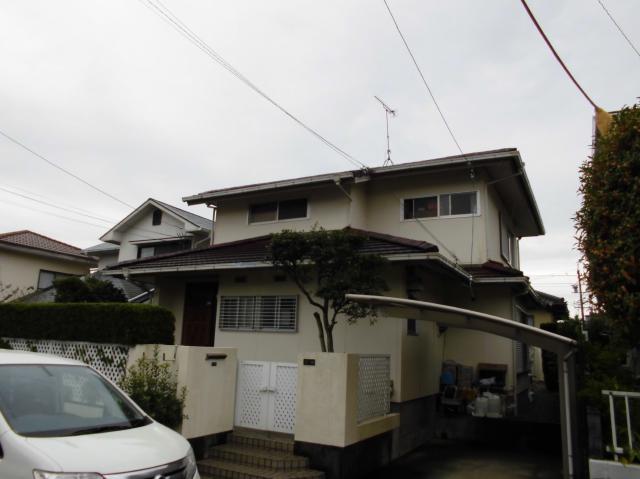 黒い汚れが目立っていた屋根。