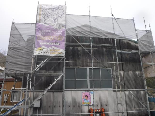 工場に設置した足場。