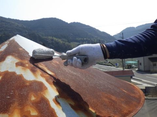 ベンチレーターの錆止め。