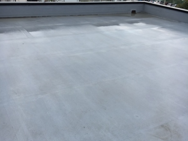 汚れが目立っていた施工前の屋上。
