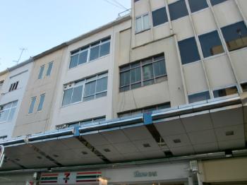 今回施工したビルの外観です。