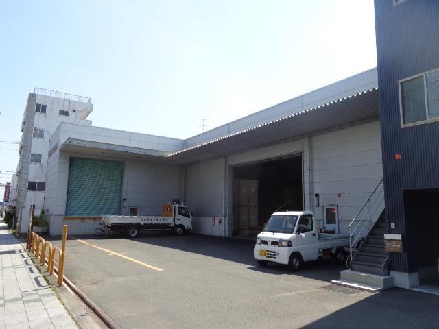 塗装前の庇の鉄骨。