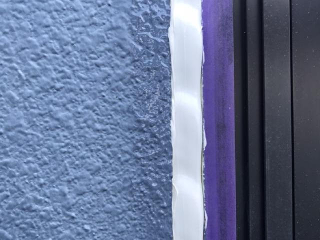 新しいシーリング材を施工します