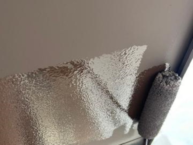屋根の色に合わせて塗り替えた軒天