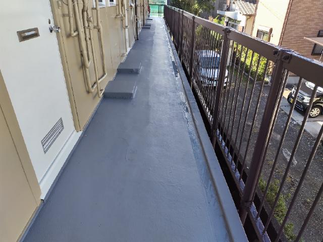 塗り替え後の共用通路の床