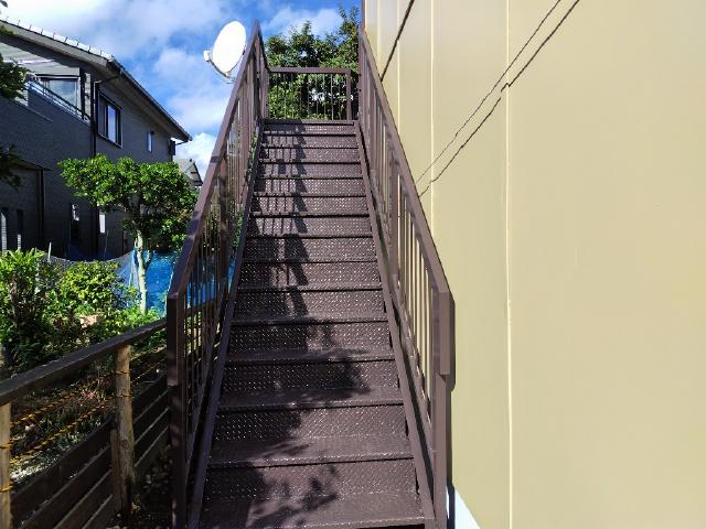 施工後の階段鉄部