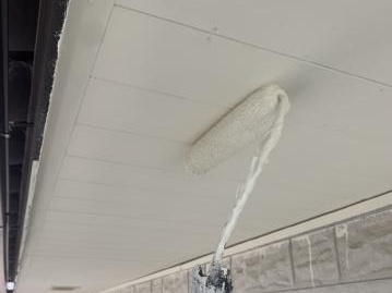 軒天の2回目の上塗り