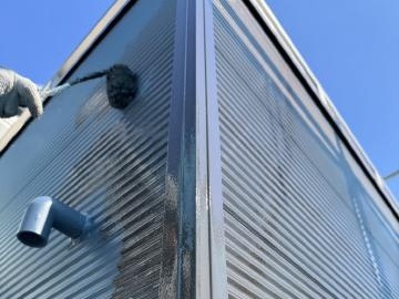 外壁の2回目の上塗り