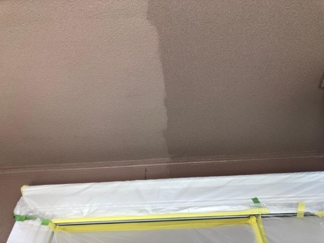 軒天の2回目の上塗り
